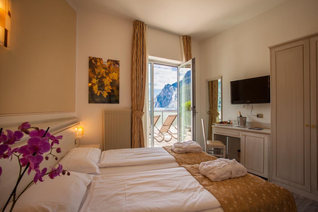 Hotel Lido Blu - Surf & Bike Torbole Sul Garda Extérieur photo