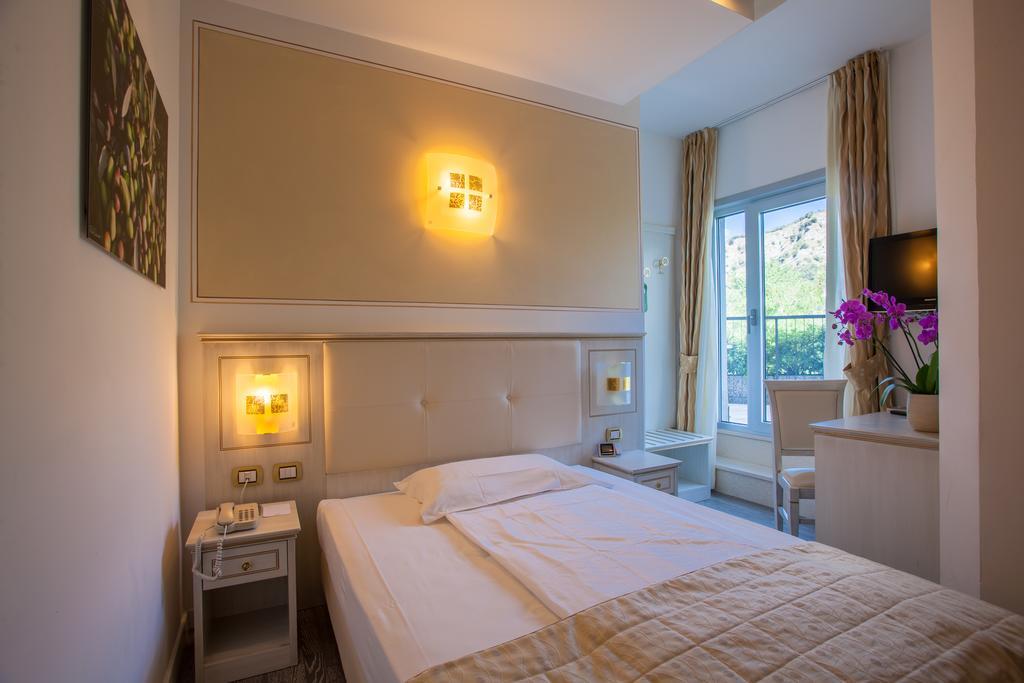 Hotel Lido Blu - Surf & Bike Torbole Sul Garda Extérieur photo