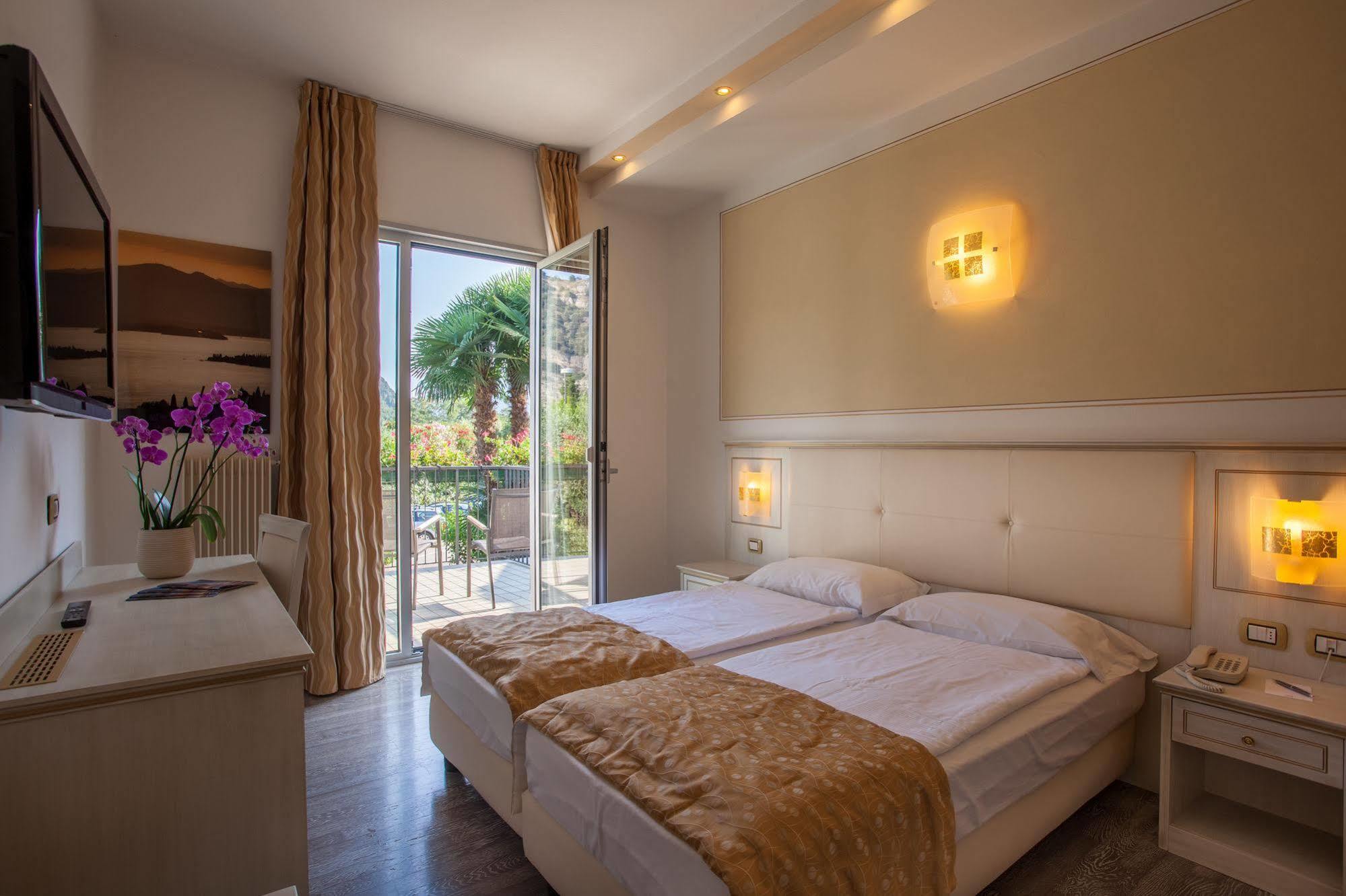 Hotel Lido Blu - Surf & Bike Torbole Sul Garda Extérieur photo